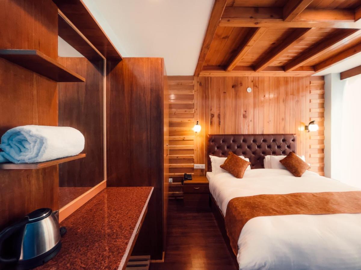 Hotel New Vistas Manāli Екстериор снимка