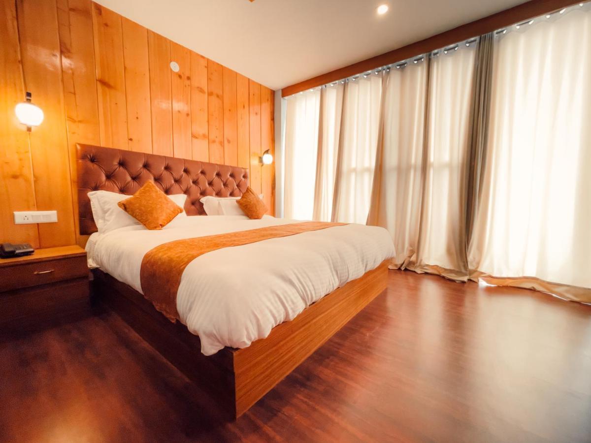 Hotel New Vistas Manāli Екстериор снимка