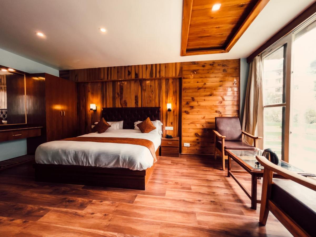 Hotel New Vistas Manāli Екстериор снимка