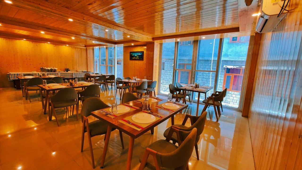 Hotel New Vistas Manāli Екстериор снимка